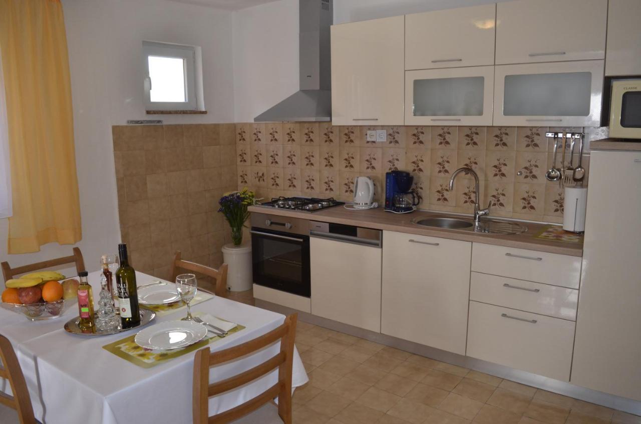 Ana Apartma Kastel Sucurac